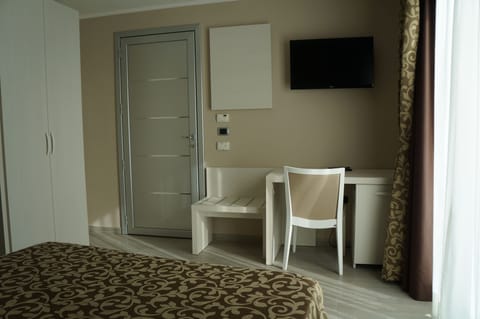 Minibar, in-room safe, desk, free WiFi