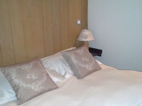 Comfort Double Room | Premium bedding, desk, iron/ironing board, rollaway beds