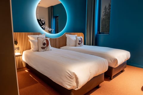 Comfort Twin Room | Premium bedding, in-room safe, desk, laptop workspace