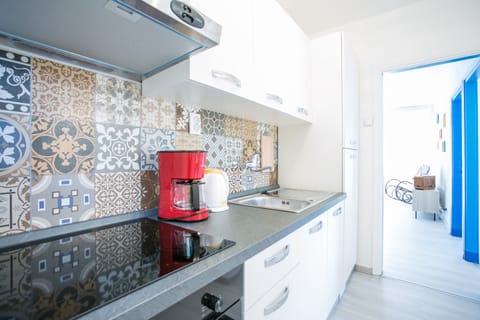 Family Apartment | Private kitchen | Full-size fridge, oven, stovetop, coffee/tea maker