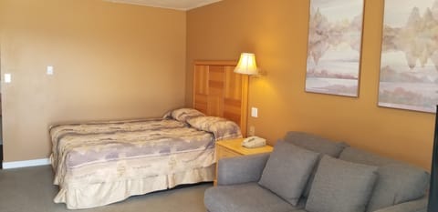 Standard Room, 1 Queen Bed | Desk, laptop workspace, free WiFi, bed sheets