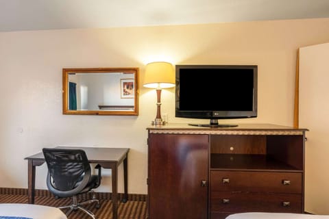 In-room safe, desk, laptop workspace, free WiFi