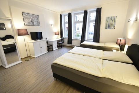 Triple Room, 1 Bedroom | Premium bedding, individually furnished, free WiFi, bed sheets