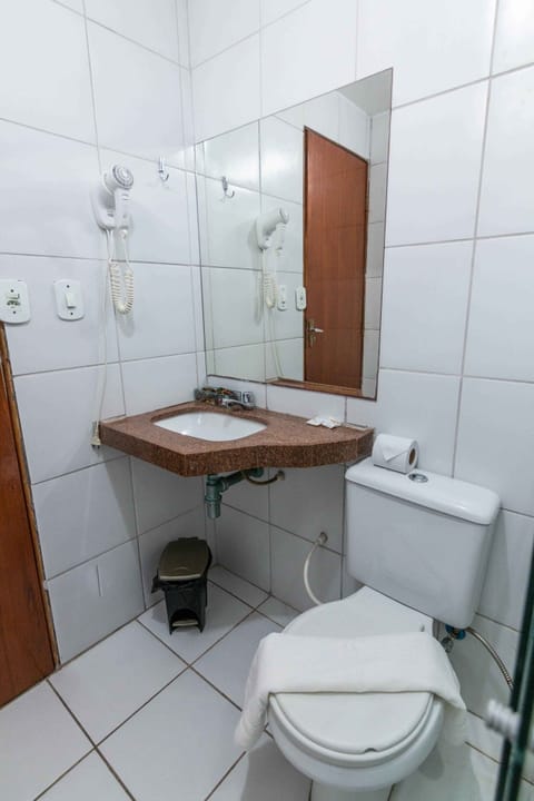 Standard Double Room | Bathroom | Shower, free toiletries, hair dryer, towels