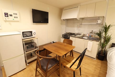 Room, 1 Bedroom (205) | In-room dining