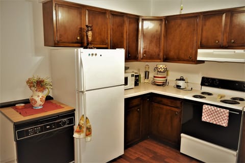 Apartment, 2 Bedrooms, Balcony | Private kitchen