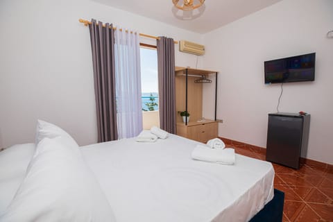 Panoramic Double Room, Balcony | Desk, soundproofing, iron/ironing board, free WiFi