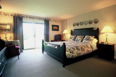 King w/fireplace (seasonal) | Premium bedding, individually decorated, individually furnished