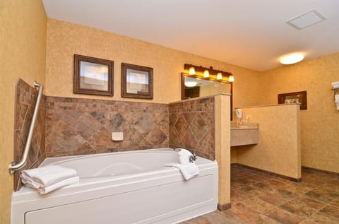 Suite, 1 King Bed, Non Smoking, Jetted Tub (with Sofabed) | Bathroom | Combined shower/tub, free toiletries, hair dryer, towels