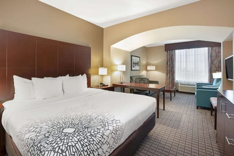 Deluxe Room, 1 King Bed, Non Smoking (Deluxe Executive Room) | Premium bedding, pillowtop beds, in-room safe, desk