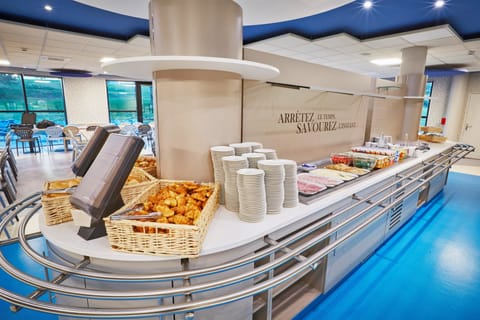 Daily buffet breakfast (EUR 13.20 per person)