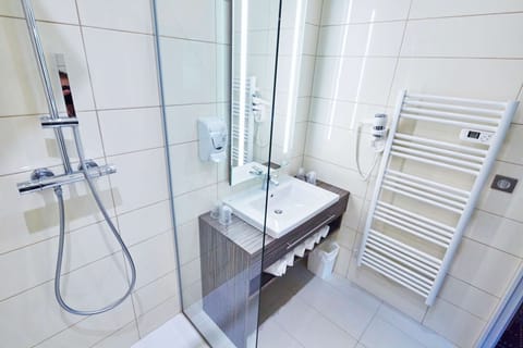 Shower, eco-friendly toiletries, hair dryer, towels