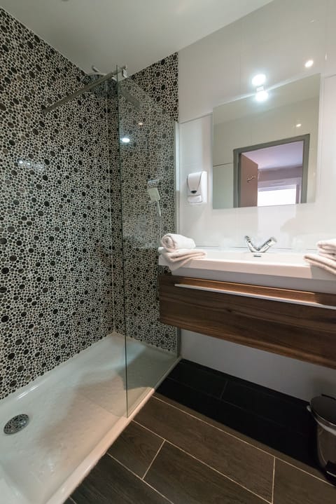 Standard Double Room | Bathroom amenities | Rainfall showerhead, hair dryer