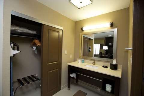 In-room safe, free cribs/infant beds, rollaway beds, free WiFi