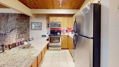 Renovated, fully stocked kitchen