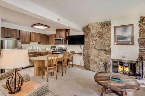 Full kitchen off of living room