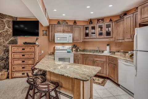 Full kitchen with counter seating
