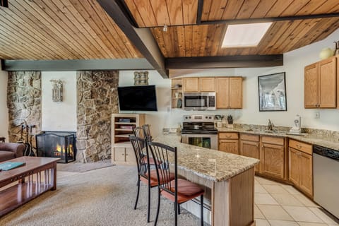 Full kitchen with counter dining