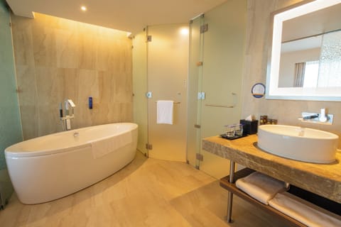 Executive Suite, 1 King Bed | Bathroom | Shower, rainfall showerhead, designer toiletries, hair dryer