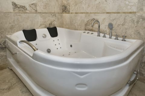 Deluxe Double Room, Hot Tub | Jetted tub