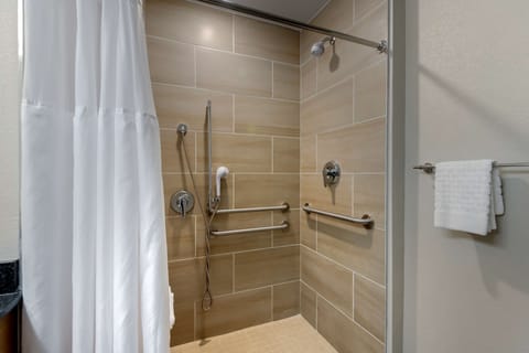 Standard Room, 2 Queen Beds, Accessible, Non Smoking | Bathroom | Towels