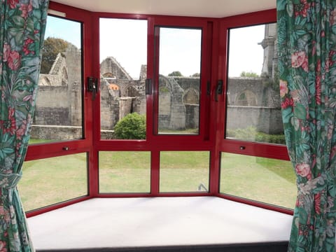 Plant, Property, Building, Green, Nature, Shade, Sky, Tree, Door