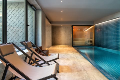 Indoor pool, sun loungers