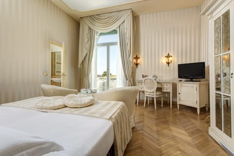 Superior Double or Twin Room | Minibar, in-room safe, individually decorated, free WiFi