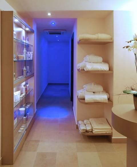 Sauna, spa tub, Turkish bath, body treatments, hot stone massages