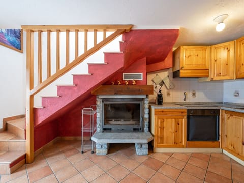 Cabinetry, Property, Furniture, Stairs, Wood, Countertop, Interior Design, Kitchen Stove, Kitchen Appliance, Orange