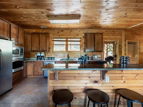 Breakfast bar in the kitchen.