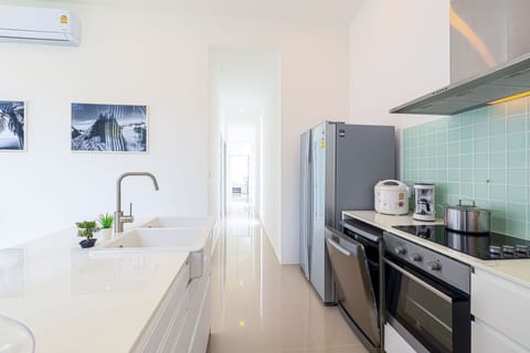 Villa | Private kitchen | Full-size fridge, microwave, oven, stovetop