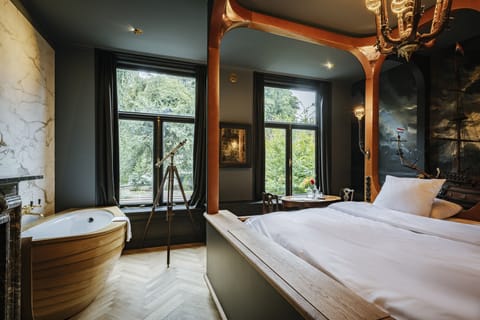 Signature Double Room (Michiel de Ruyter) | Premium bedding, minibar, individually decorated, individually furnished