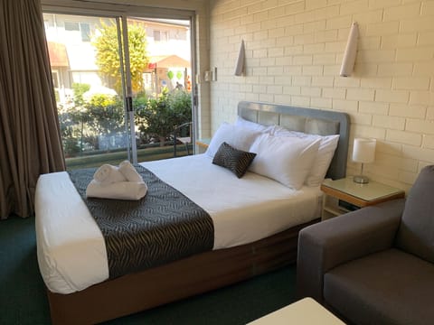 Standard Double Room | Desk, free WiFi, bed sheets