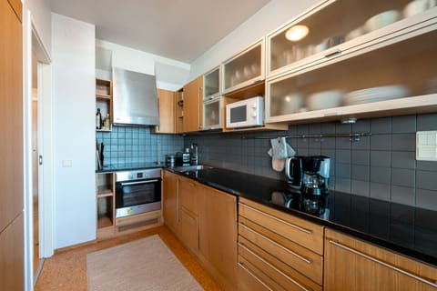 Deluxe Penthouse | Private kitchen | Full-size fridge, microwave, oven, coffee/tea maker