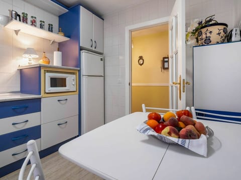 Food, Cabinetry, Furniture, Property, White, Building, Countertop, Drawer, Orange, Home Appliance