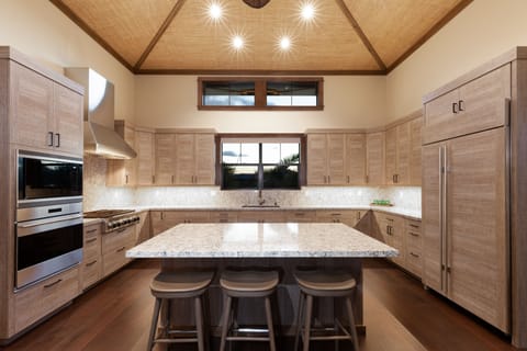 Fully equipped chef's kitchen