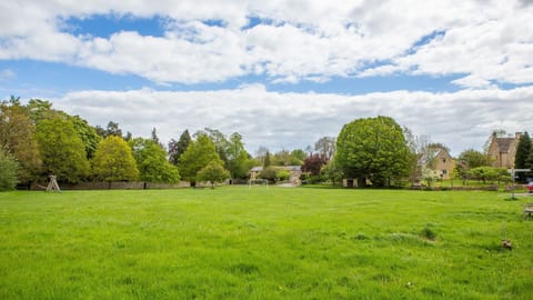 Broadwell Village Green, Poppy Cottage, Bolthole Retreats