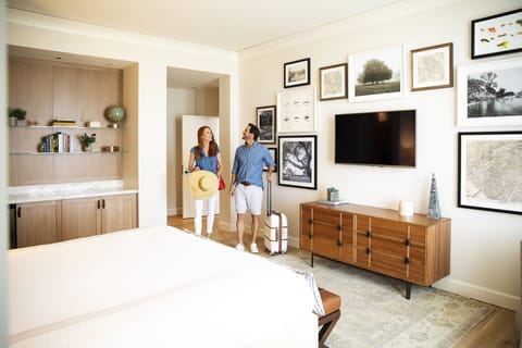 Luxury Suite, 1 King Bed, Accessible | Room amenity