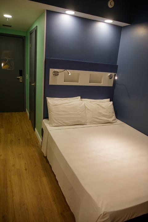 Standard Room, 1 Double Bed | Free WiFi, bed sheets