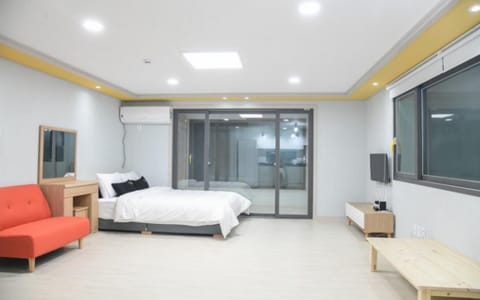 Room (Room 203) | 1 bedroom, free WiFi, bed sheets