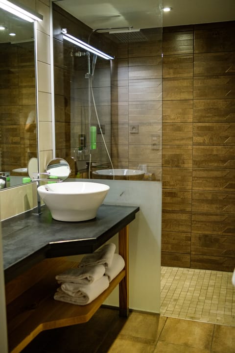 Shower, rainfall showerhead, hair dryer, towels