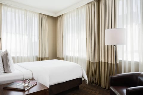 Room, 1 Queen Bed | Premium bedding, in-room safe, desk, blackout drapes