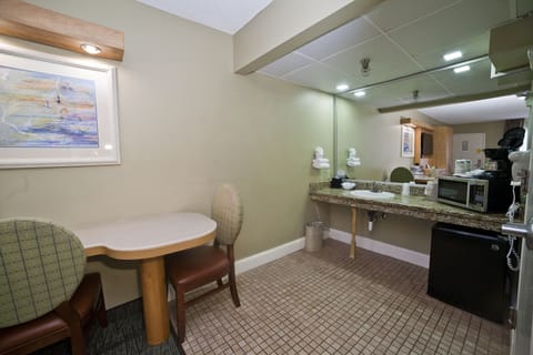 Deluxe King Accessible Sideview | Bathroom | Free toiletries, hair dryer, towels, soap