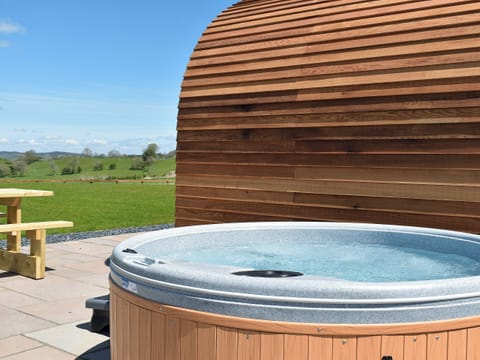 Hot tub | Podiau Uwch Y Dyffryn, Llanelidan, near Ruthin