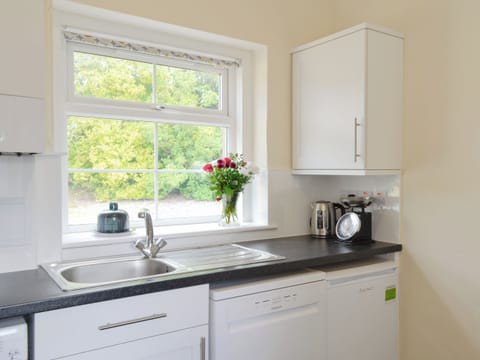 Kitchen | Easter Rattray Cottages: The Bothy - Easter Rattray Cottages, Blairgowrie