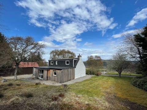 Garden | Lower Hilton Cottage, Culrain, Lairg