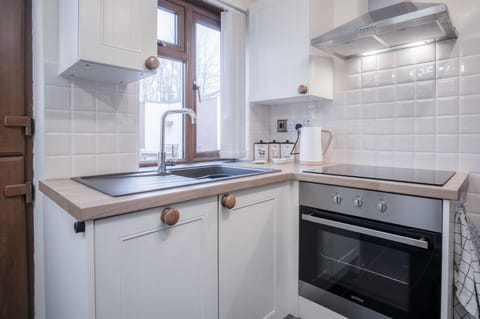 The Brambles - 2 Bedroom Cottage - Llanteg (17915)