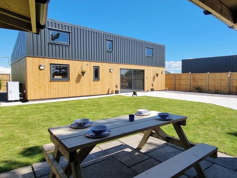 Sitting-out-area | Dronefield Lodge, Somerton