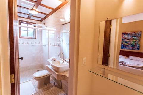 Standard Room | Bathroom | Shower, towels